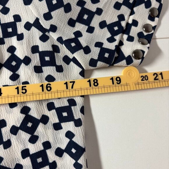 💙 41 Hawthorn Blue & White Geometric Button Detail Blouse 💙 - Picture 6 of 9